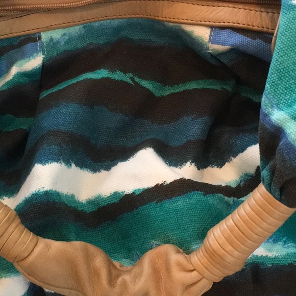 Tommy Bahamas boho bag exc shape leather strap/etc - Picture 4 of 4